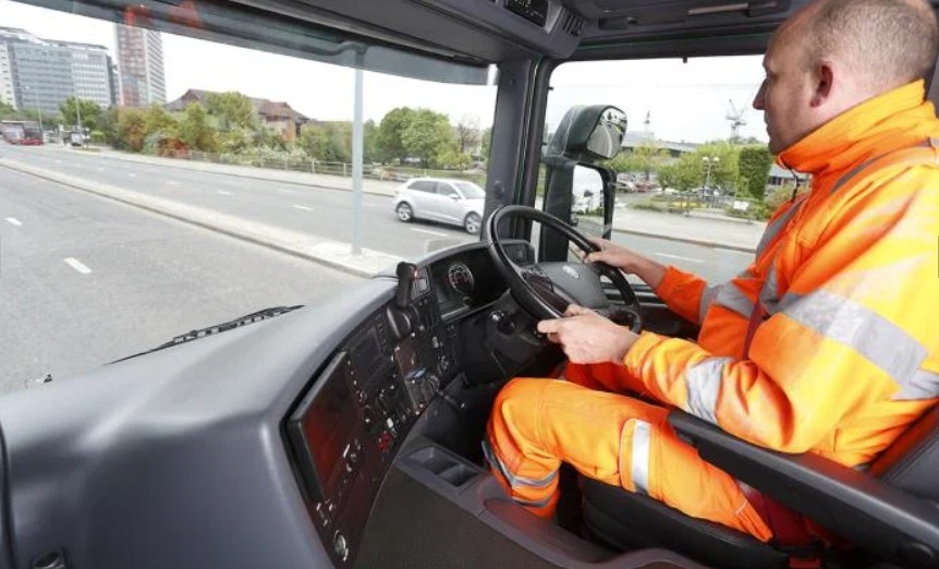 Practical heavy equipment operator training focused on safe handling.